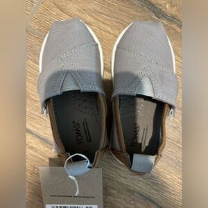 Tom’s Tiny Alpagarta Size 5 baby shoes New with Tag